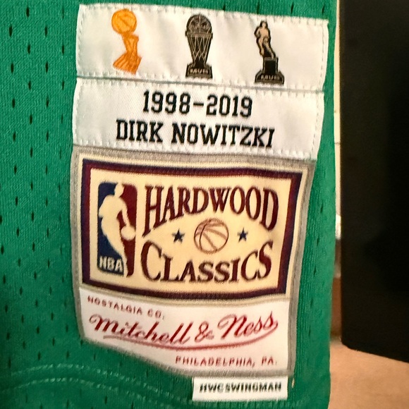 Mavs Dirk Nowitzki Basketball Jersey - Picture 3 of 5